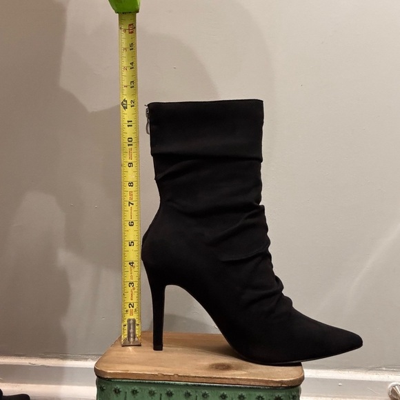 Elegant Black Women's Boots - Picture 8 of 10